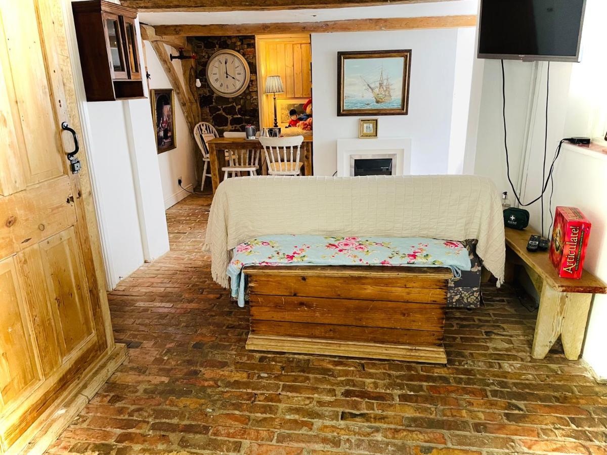 The Beehive, Ground Floor Apartment In Norfolk, No Shared Amenities Downham Market Exteriör bild