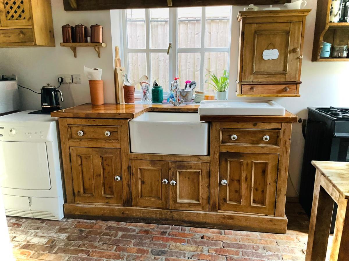 The Beehive, Ground Floor Apartment In Norfolk, No Shared Amenities Downham Market Exteriör bild