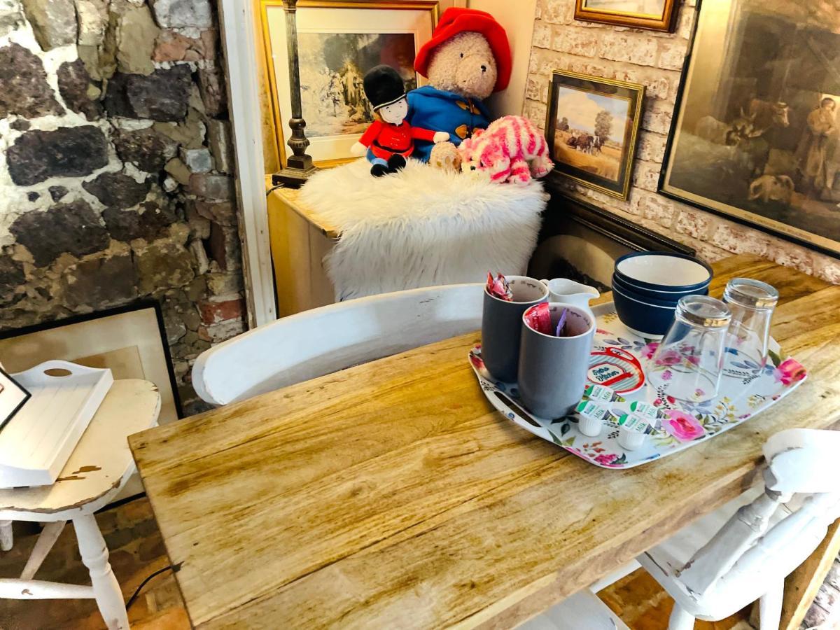 The Beehive, Ground Floor Apartment In Norfolk, No Shared Amenities Downham Market Exteriör bild